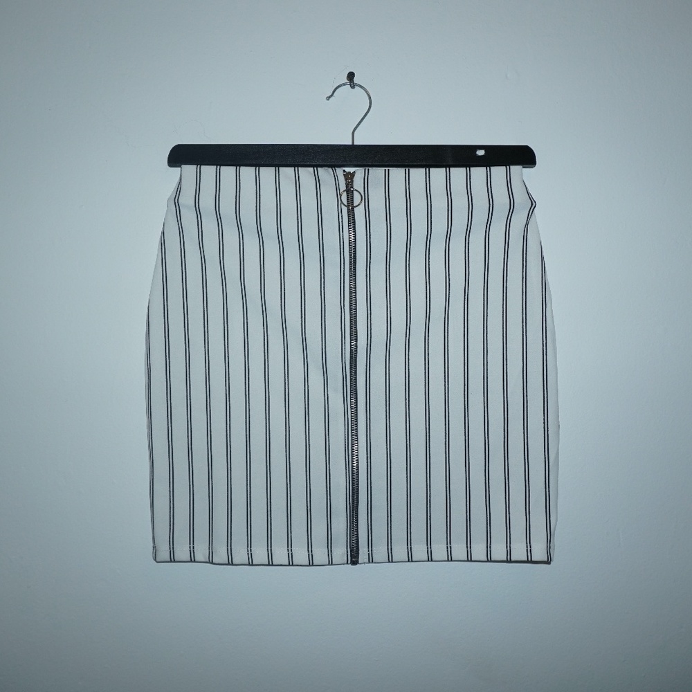 Silhouette NYC L Zipper Skirt